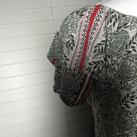 DR2 Ruffle Shoulder Top Mixed Pattern - Picture 5 of 6